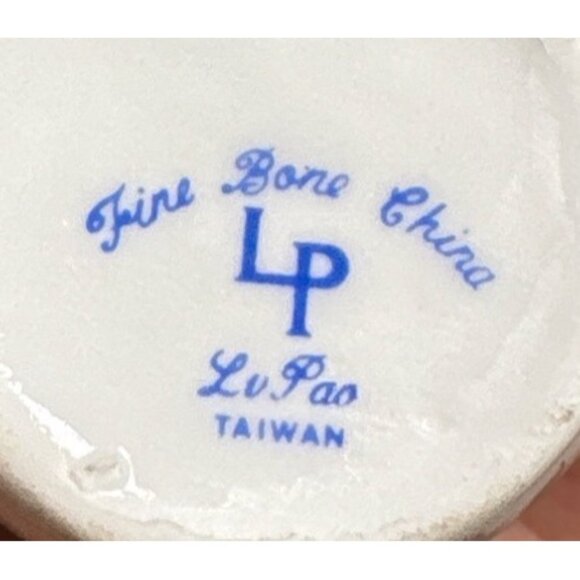 Miniature Doll House Floral Fine Bone China Teapot By Lu Pao Taiwan Gold Accents - Picture 9 of 11